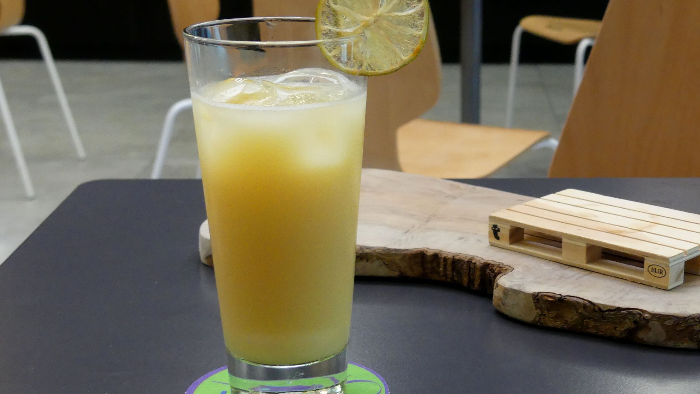 Gold Fizz cocktail